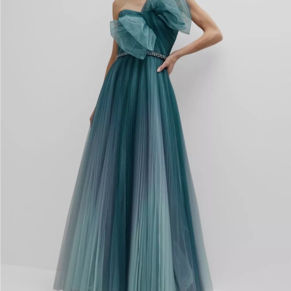 Jenny Packham Sunbeam Ombré
Tulle Gown